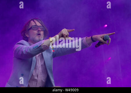 Jarvis Cocker fonctionne à Bluedot samedi soir.(20 Juillet 2019) qui aura lieu du 18 au 21 juillet à l'Observatoire Jodrell Bank, Cheshire UK. Banque D'Images