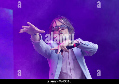 Jarvis Cocker fonctionne à Bluedot samedi soir.(20 Juillet 2019) qui aura lieu du 18 au 21 juillet à l'Observatoire Jodrell Bank, Cheshire UK. Banque D'Images