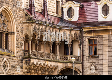 MOSZNA, Pologne - 16 juillet 2019 : Les détails de l'Moszna château dans le sud-ouest de la Pologne, le château est l'un des plus beaux châteaux du monde fr Banque D'Images