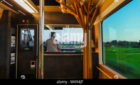 Vue du Japon à partir de la ligne de chemin de fer Gono Resort Shirakami. train touristique le train rides d'Akita à Aomori, exploité par la compagnie JR East Banque D'Images