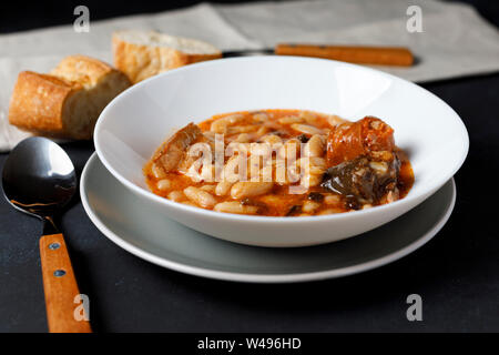 Fabada Asturiana. Les haricots cuits. Banque D'Images