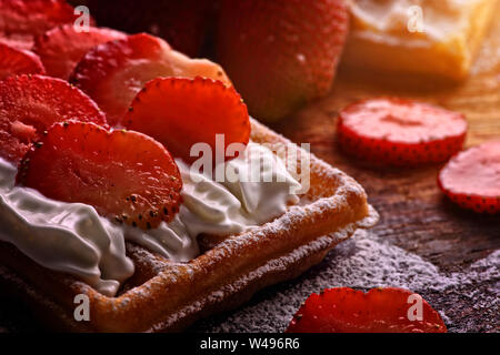 De délicieuses gaufres aux fraises Banque D'Images