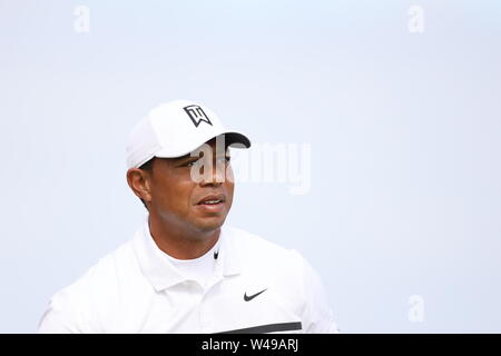 USA's Tiger Woods sur le deuxième trou au cours de la deuxième série de la 148e British Open Championship au Royal Portrush Golf Club dans le comté d'Antrim, Irlande du Nord, le 19 juillet 2019. Credit : Koji Aoki/AFLO SPORT/Alamy Live News Banque D'Images