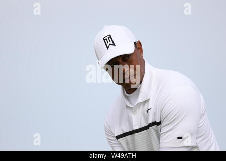 USA's Tiger Woods sur le deuxième trou au cours de la deuxième série de la 148e British Open Championship au Royal Portrush Golf Club dans le comté d'Antrim, Irlande du Nord, le 19 juillet 2019. Credit : Koji Aoki/AFLO SPORT/Alamy Live News Banque D'Images