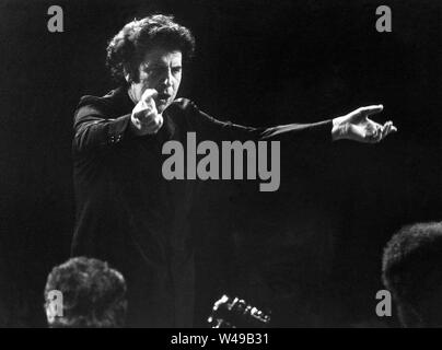 Auteur-compositeur grec Mikis Theodorakis et compositeur sur scène à Stockholm l'orchestra Banque D'Images