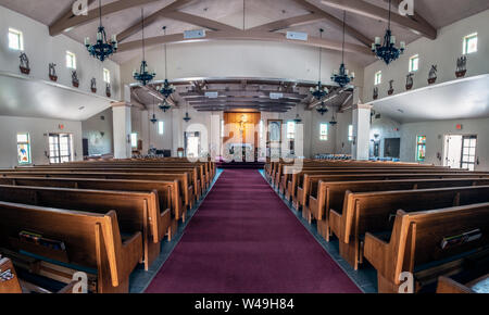 Sanctuaire de Notre Dame de Guadalupe l'église de Santa Paula, en Californie est éclairé par la lumière du soleil l'heure d'été à travers les fenêtres le 20 juillet 2019. Banque D'Images