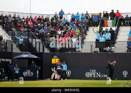 La République d'Irlande Shane Lowry sur la 1ère lors de la quatrième journée du championnat ouvert en 2019 au Club de golf Royal Portrush. Banque D'Images