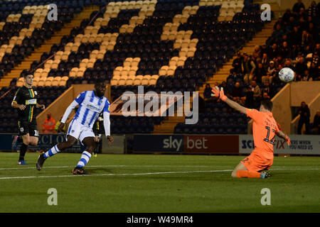 Frank Nouble de Colchester United marque son troisième but de côtés pour rendre le score 3-0 - Colchester United v Yeovil Town, Sky Bet League Deux, JobServe stade communautaire, Colchester - 2 octobre 2018 Banque D'Images