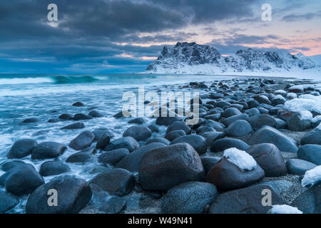 Uttakleiv Beach, Lofoten, Nordland, Norvège, Europe Banque D'Images