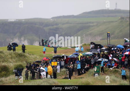 La République d'Irlande Shane Lowry tees au large de la 7e journée au cours de quatre de l'Open Championship 2019 au Club de golf Royal Portrush. Banque D'Images