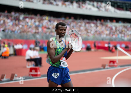 Londres, Angleterre 21 juillet Samuel Tefera remporte le Emsley Carr à 1,6 kilomètre de Filip Ingebrigtsen Muller à l'anniversaire des Jeux à Londres, le Stade de Stratford le dimanche 21 juillet 2019. Banque D'Images