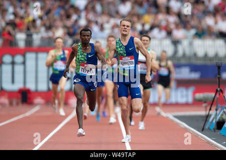 Londres, Angleterre 21 juillet Samuel Tefera remporte le Emsley Carr à 1,6 kilomètre de Filip Ingebrigtsen Muller à l'anniversaire des Jeux à Londres, le Stade de Stratford le dimanche 21 juillet 2019. Banque D'Images