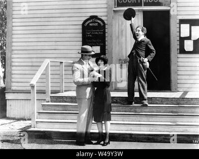 HARRY CROCKER MERNA KENNEDY et CHARLIE CHAPLIN DANS LE CIRQUE 1928 écrivain / réalisateur Charles Chaplin silent comedy film Charles Chaplin Productions / United Artists Banque D'Images