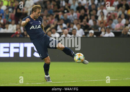 Singapour. 21 juillet, 2019. Harry Kane de Tottenham Hotspur pousses durant la Coupe des Champions de l'International football match entre Tottenham Hotspur et la Juventus à Singapour, le 21 juillet 2019. Credit : Puis Chih Wey/Xinhua/Alamy Live News Banque D'Images