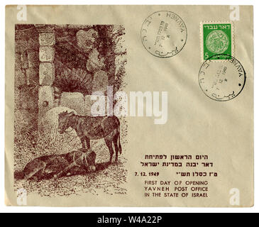 Yavneh, Israël - 7 Decemer : 1949 enveloppe historique israélienne : couvrir avec le cachet premier jour d'ouverture du bureau de poste, les ânes se reposant près de ruines antiques Banque D'Images