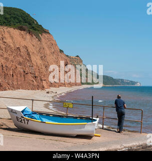 La ville de Sidmouth, Devon, Angleterre, Royaume-Uni. Juillet 2019. Le front avec un fond de falaises du Jurassique à l'est du Devon Sidmouth. Banque D'Images