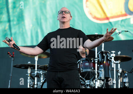 En Californie, USA . 20 juillet, 2019. Bad Religion le chanteur Greg Graffin effectue durant le Vans Warped Tour 25e anniversaire au Shoreline Amphitheatre, le 20 juillet 2019 à Mountain View, Californie. Credit : MediaPunch Inc/Alamy Live News Banque D'Images