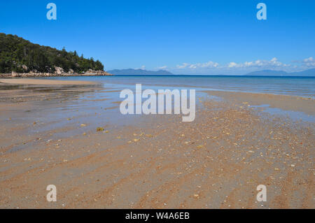 Geoffrey Bay Beach, sur la manière Gabul walking route surélevée de Nelly Bay à Geoffrey Bay, Magnetic Island, Queensland, Australie. Banque D'Images