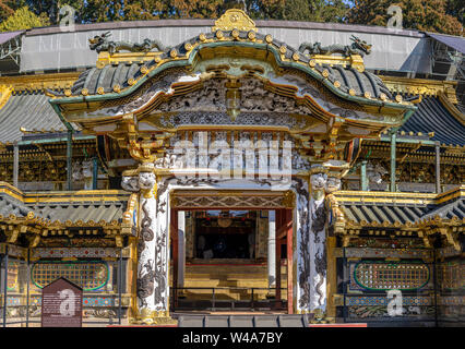 Construire la porte principale Toshogu, Nikko, Japon Banque D'Images