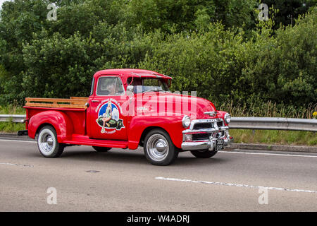 1954 50s camion de pick-up Red American Chevrolet 3900cc au festival of transport qui a eu lieu dans la ville côtière de Fleetwood, Lancashire, Royaume-Uni Banque D'Images