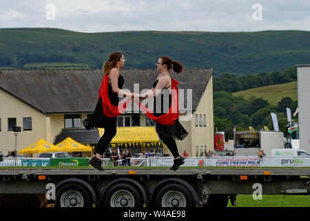 Builth Wells, Pays de Galles, Royaume-Uni. 21 juillet 2019. Les artistes interprètes ou exécutants pour répéter la cérémonie d'ouverture de la 100e Royal Welsh Show, qui commence demain. L'événement est le plus grand salon de l'agriculture au Royaume-Uni et attire environ 200 000 personnes pendant 4 jours. G.P. Essex/Alamy Live News Banque D'Images