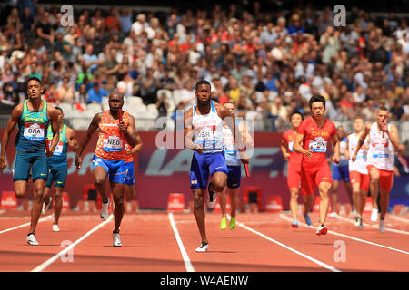 Londres, Royaume-Uni. 21 juillet, 2019. Nethaneel Michell-Blake de Grande-Bretagne et d'Irlande du Nord mène au cours de la Men's 4x100m relais. Stade de Londres, Queen Elizabeth Olympic Park à Londres le dimanche 21 juillet 2019. Ce droit ne peut être utilisé qu'à des fins rédactionnelles. Utilisez uniquement rédactionnel pic par Steffan Bowen/Andrew Orchard la photographie de sport/Alamy live news Crédit : Andrew Orchard la photographie de sport/Alamy Live News Banque D'Images