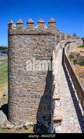 Le medeivil pied murs entourant la ville d'Avila, Castille et Leon, Espagne Banque D'Images