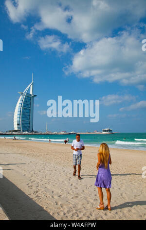 Hôtel Al Burj el Arab, Playa de Dubaï Jumeirah,Emirato, Emiratos arabes Unidos, Golfo Pérsico Banque D'Images