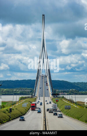 Pont de Normandie Pont de Normandie ou sur la Seine à l'embouteillage, en France. Banque D'Images