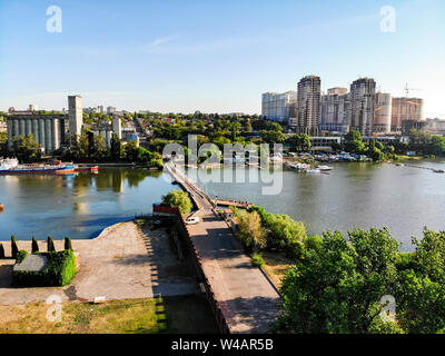 Vue aérienne de la ville de Rostov-sur-Don et de la rivière Don à partir de l'Île Verte Banque D'Images