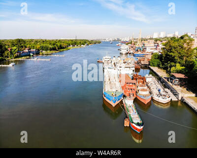 Vue sur port fluvial à Rostov-sur-Don de la rivière Don Banque D'Images