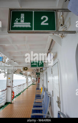 À bord d'un navire cruies. L'espace de rencontre pour les passagers en cas d'urgence ou d'évacuation Banque D'Images
