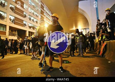 Hong Kong, Chine. Juillet 21st, 2019. Un règlement pacifique mars anti-gouvernement ont tourné à la violence la fin de dimanche dans le quartier de Sheung Wan. Gonzales : Crédit Photo/Alamy Live News Banque D'Images