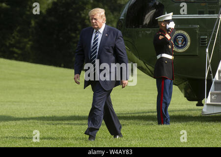 Washington DC, USA. 21 juillet, 2019. Le Président des Etats-Unis, Donald J. Trump arrive à la Maison Blanche à Washington, DC, États-Unis, le 21 juillet 2019, à la suite d'un week-end à Bedminster, New Jersey. Credit : Stefani Reynolds/CNP/ZUMA/Alamy Fil Live News Banque D'Images