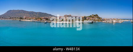 Vue panoramique sur les toits de Denia à Alicante en Espagne Banque D'Images