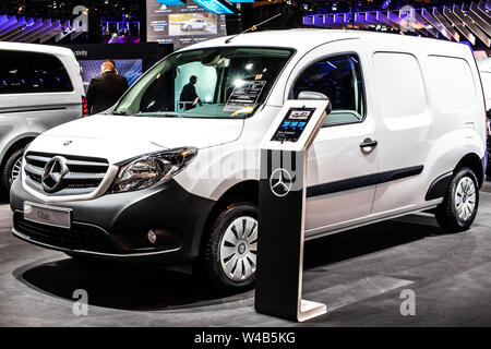 Bruxelles, Belgique, Jan 2019 : Mercedes Citan à Bruxelles Salon de l'automobile, produit par Mercedes Benz, panel van et activité de loisirs véhicule Banque D'Images