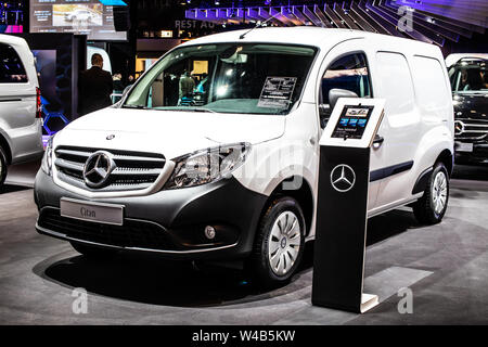 Bruxelles, Belgique, Jan 2019 : Mercedes Citan à Bruxelles Salon de l'automobile, produit par Mercedes Benz, panel van et activité de loisirs véhicule Banque D'Images