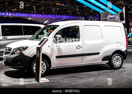 Bruxelles, Belgique, Jan 2019 : Mercedes Citan à Bruxelles Salon de l'automobile, produit par Mercedes Benz, panel van et activité de loisirs véhicule Banque D'Images