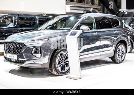 Bruxelles, Belgique, Jan 2019 : Hyundai Santa Fe 4WD à Bruxelles Salon de l'automobile, quatrième génération, TM, SUV produit par Hyundai Motor Company Banque D'Images