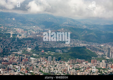 Caracas, Venezuela.magnifique vue aérienne de la ville de Caracas à partir de l'emblématique montagne de la capitale du Venezuela, El Avila ou Waraira Repano. Banque D'Images