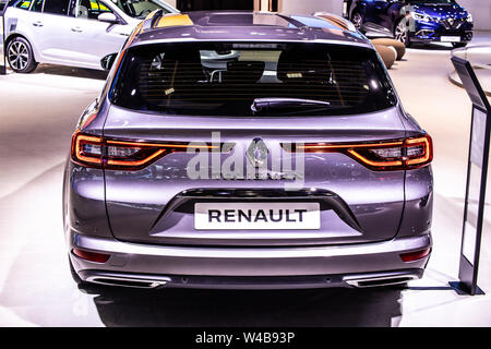 Bruxelles, Belgique, Jan 18, 2019 : argent métallique Talisman Grandtour Renault à Bruxelles Salon de l'automobile, station wagon combi produit par Renault Banque D'Images