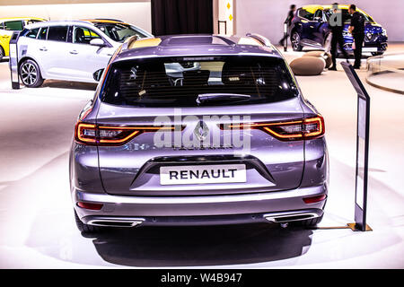 Bruxelles, Belgique, Jan 18, 2019 : argent métallique Talisman Grandtour Renault à Bruxelles Salon de l'automobile, station wagon combi produit par Renault Banque D'Images