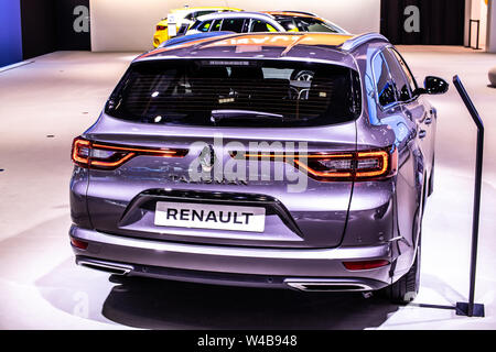 Bruxelles, Belgique, Jan 18, 2019 : argent métallique Talisman Grandtour Renault à Bruxelles Salon de l'automobile, station wagon combi produit par Renault Banque D'Images