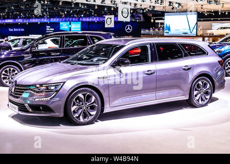 Bruxelles, Belgique, Jan 18, 2019 : argent métallique Talisman Grandtour Renault à Bruxelles Salon de l'automobile, station wagon combi produit par Renault Banque D'Images