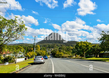 Vue sur le mont Cooroora de Pomona, rue Main, Hinterland, Sunshine Coast, Queensland, Queensland, Australie Banque D'Images