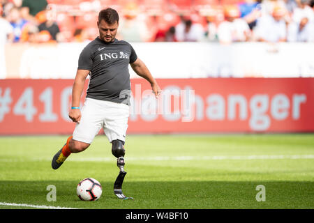 Leverkusen, Allemagne. 21 juillet, 2019. Avantage : Soccer jeu de football 'Champions pour la charité dans la BayArena. Ancien athlète, Heinrich Popow joue la balle. Credit : Marius Becker/dpa/Alamy Live News Banque D'Images