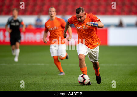 Leverkusen, Allemagne. 21 juillet, 2019. Avantage : Soccer jeu de football 'Champions pour la charité dans la BayArena. Pietro Lombardi musicien joue la balle. Credit : Marius Becker/dpa/Alamy Live News Banque D'Images