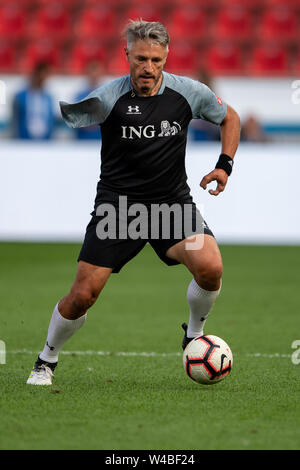 Leverkusen, Allemagne. 21 juillet, 2019. Avantage : Soccer jeu de football 'Champions pour la charité dans la BayArena. L'ancien skieur Gerd Schönfelder joue la balle. Credit : Marius Becker/dpa/Alamy Live News Banque D'Images