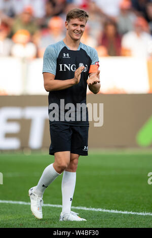 Leverkusen, Allemagne. 21 juillet, 2019. Avantage : Soccer jeu de football 'Champions pour la charité dans la BayArena. Pilote de course Mick Schumacher applaudit. Credit : Marius Becker/dpa/Alamy Live News Banque D'Images