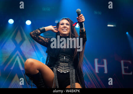 Trondheim, Norvège - Juin 28th, 2019. Le groupe de heavy metal suédois Amaranthe effectue un concert live au cours de la fête de la musique norvégienne Trondheim Rocks 2019. Elize Ryd est chanteur ici vu sur scène. (Photo crédit : Gonzales Photo - Tor Atle Kleven). Banque D'Images